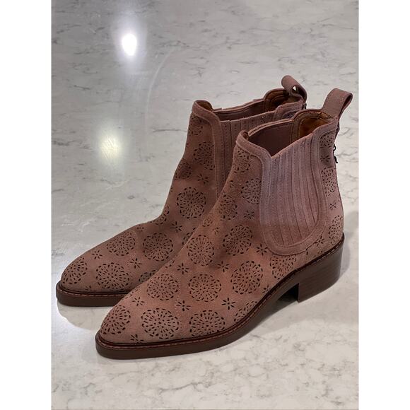 NWOT Coach Women’s Genuine Leather Bowery Chelsea With Cut Out Boots Sz 7.5 Pink - Picture 4 of 8